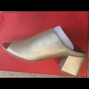 DONALD J PLINER SLIP ON Sizes 7, 8 & 8.5 womens